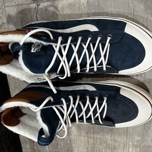 mens Vans with Sherpa size 9